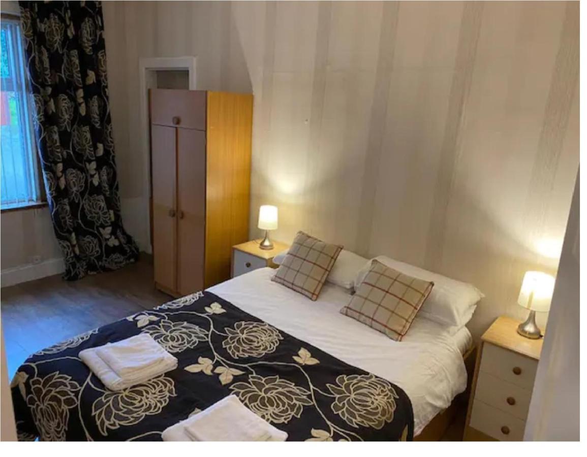 1 Bed In The Outskirts Of Edinburgh, Free Wifi & Street Parking, Self-Catering Apartment Броксбърн Екстериор снимка