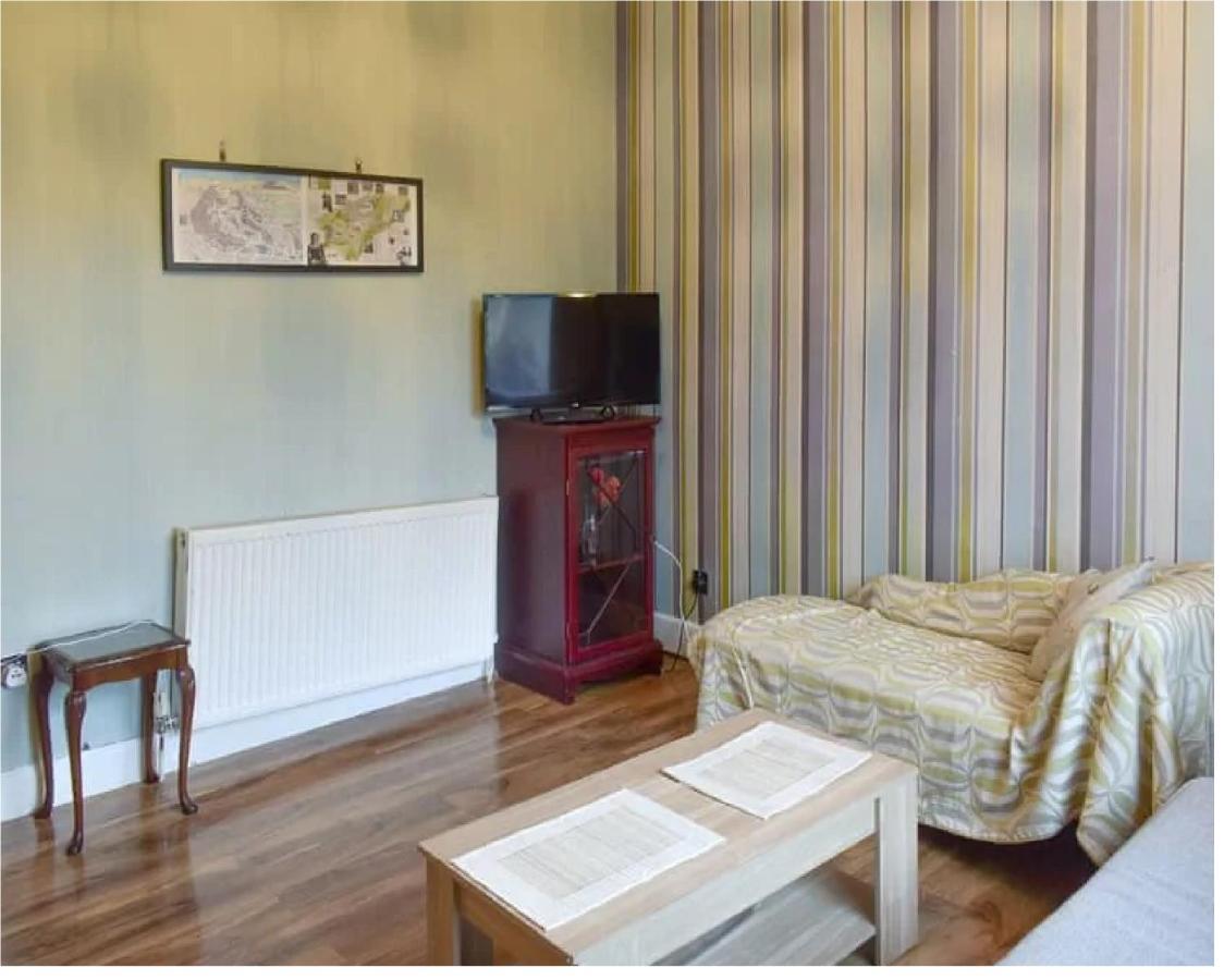 1 Bed In The Outskirts Of Edinburgh, Free Wifi & Street Parking, Self-Catering Apartment Броксбърн Екстериор снимка