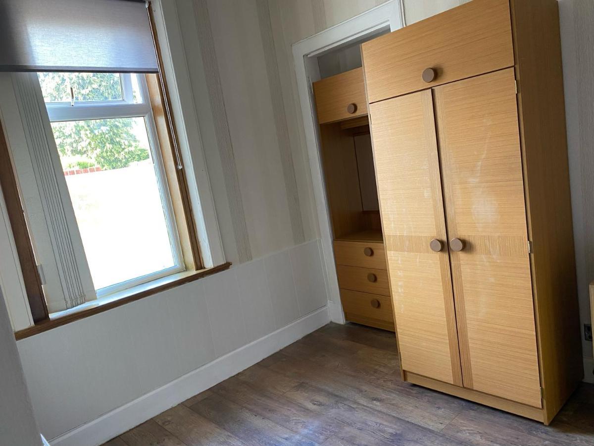 1 Bed In The Outskirts Of Edinburgh, Free Wifi & Street Parking, Self-Catering Apartment Броксбърн Екстериор снимка