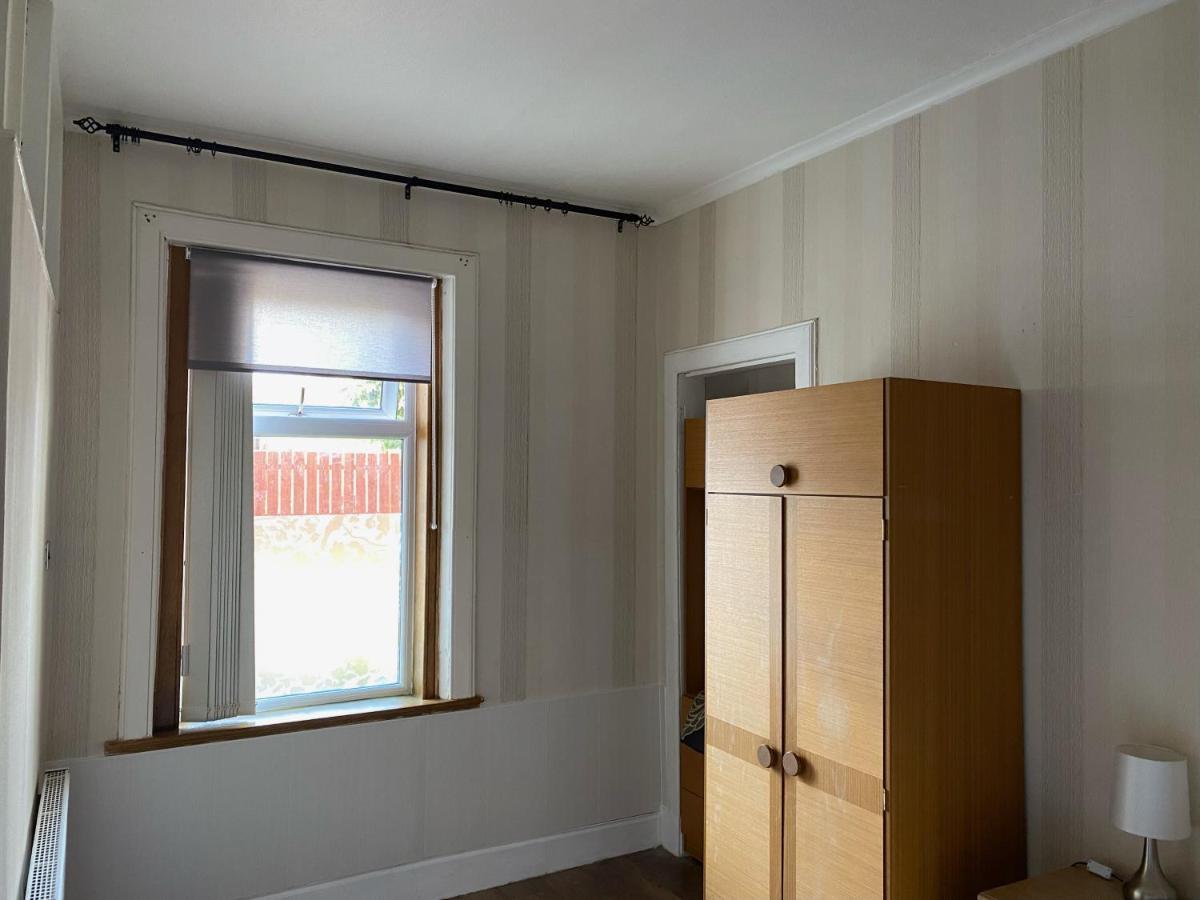 1 Bed In The Outskirts Of Edinburgh, Free Wifi & Street Parking, Self-Catering Apartment Броксбърн Екстериор снимка