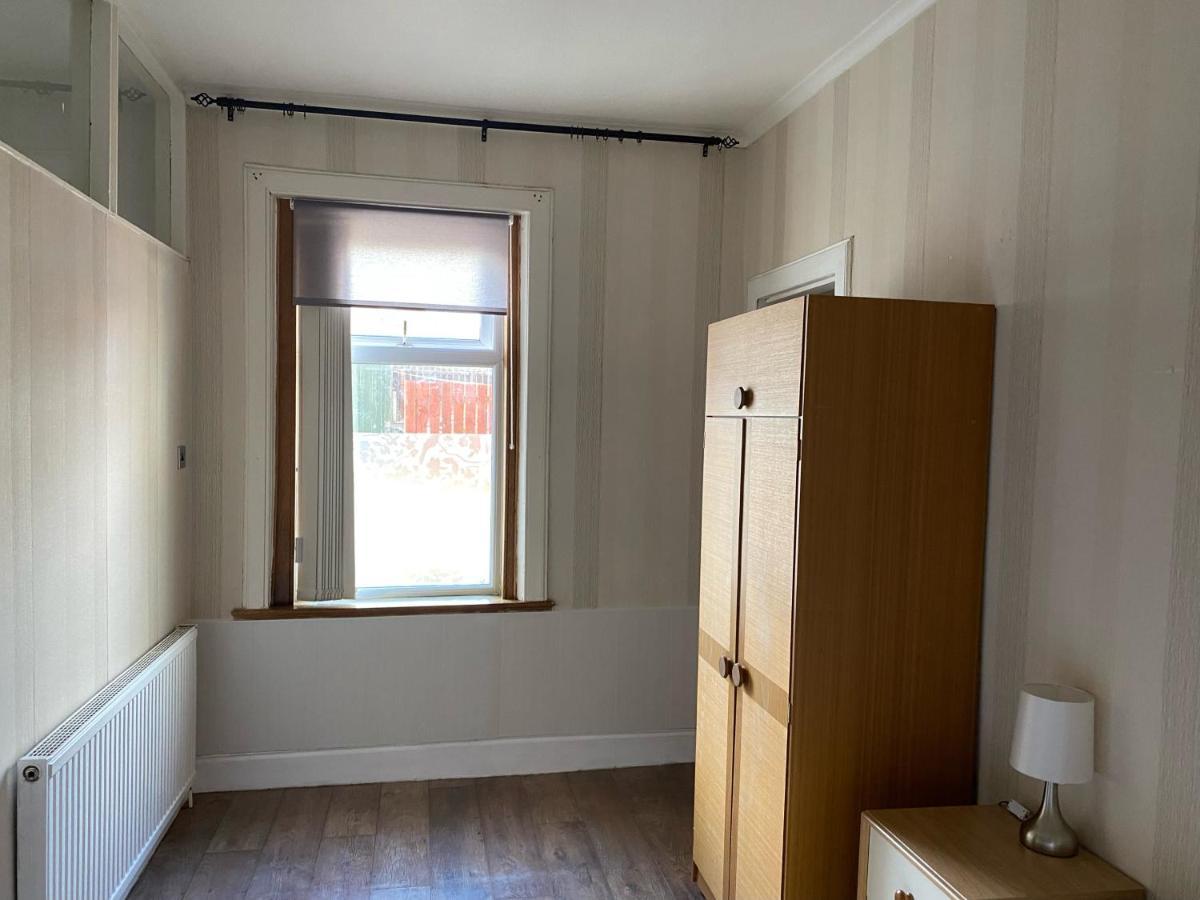 1 Bed In The Outskirts Of Edinburgh, Free Wifi & Street Parking, Self-Catering Apartment Броксбърн Екстериор снимка